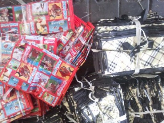 Genţi şi haine contrafăcute, confiscate în Vama Sud Agigea